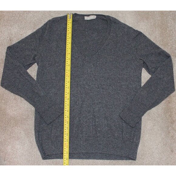 Everlane - Women's The Cashmere V-Neck in Heather Grey, size Large - Picture 9 of 10